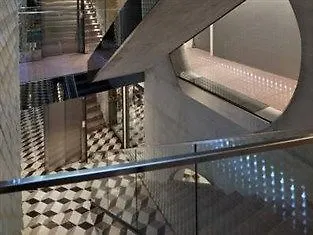 Vander Urbani - A Member Of Design Hotel 4*