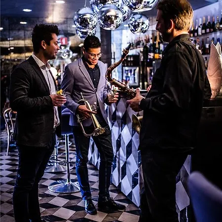 Vander Urbani - A Member Of Design