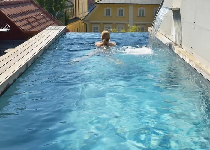 Vander Urbani - A Member Of Design