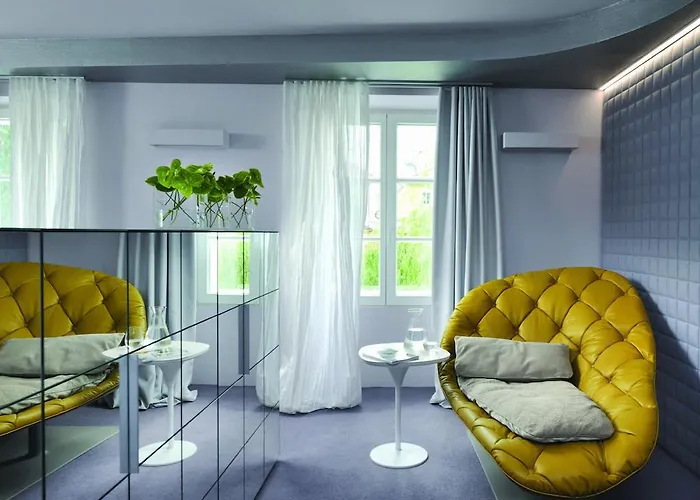 Vander Urbani - A Member Of Design