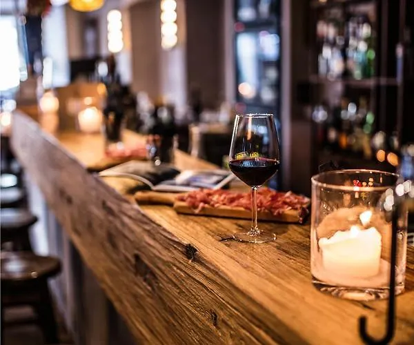 Vander Urbani - A Member Of Design